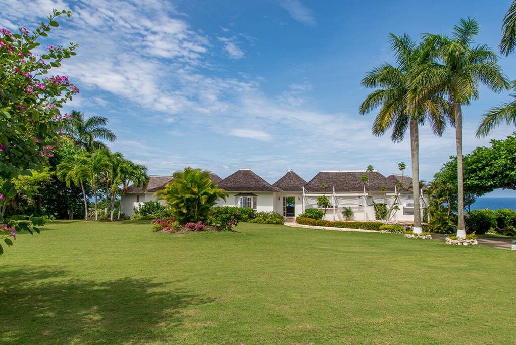 The large lawn behind the villa is wonderful for energetic youngsters.