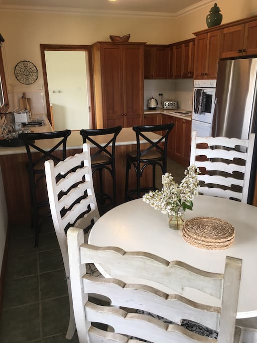 Kitchen & Dining