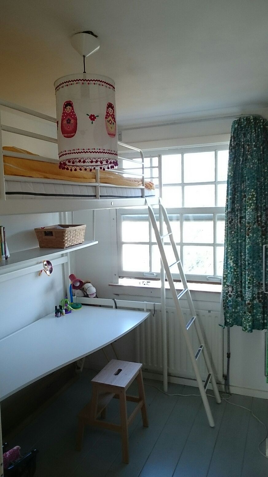 חדר ילדים 1 (מחסום אחד) עם מיטת תינוק למבוגרים.