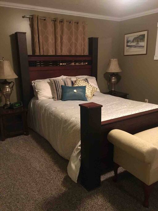 Upstairs Queen Bed Room