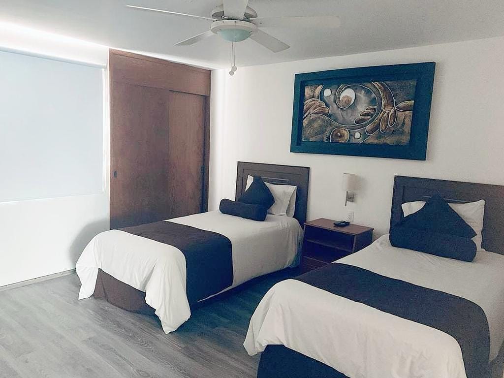 Bedroom with 2 Twin Beds