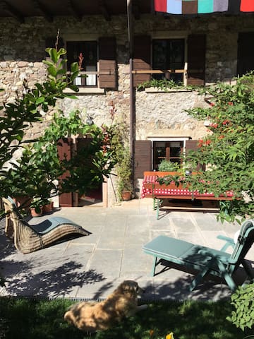 Stanza con vista sulle montagne