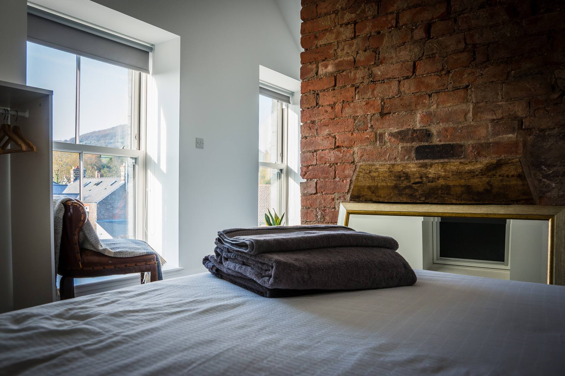 Stylish Space In Abergavenny with Mountain Views