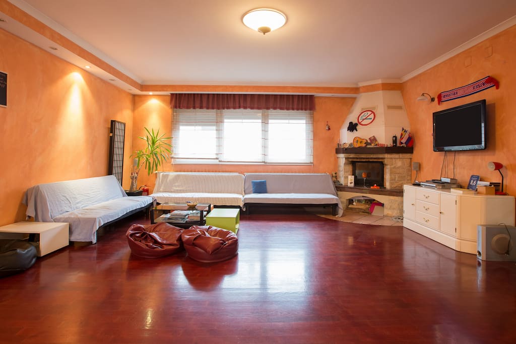 Lounge room, common area.