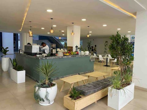 Stylish 2BD Apartment: Central Location & Wi-Fi