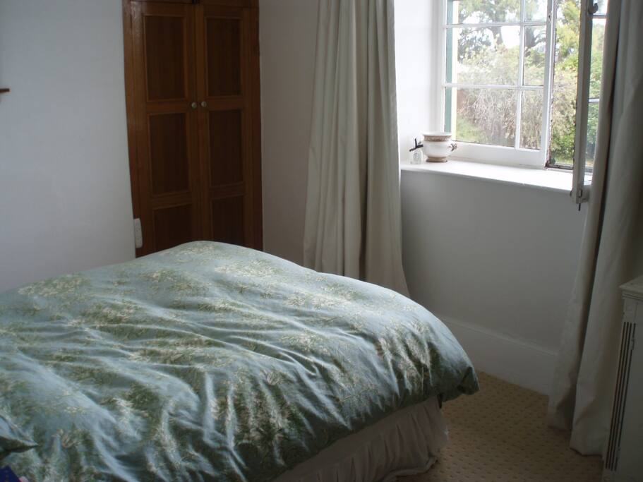 One of the smaller cosy rooms with Queen size bed.
