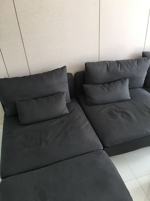 客厅——全宜家最最最舒服的沙发,高效放松,快速充电(房东亲测)