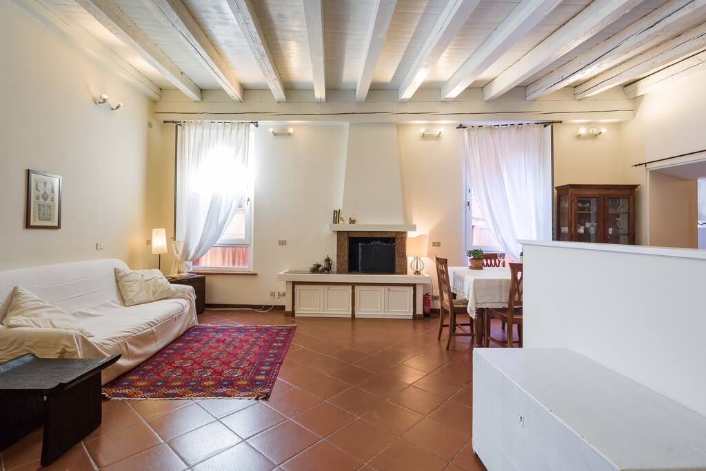 Salotto.
Living room.
Wohnzimmer.