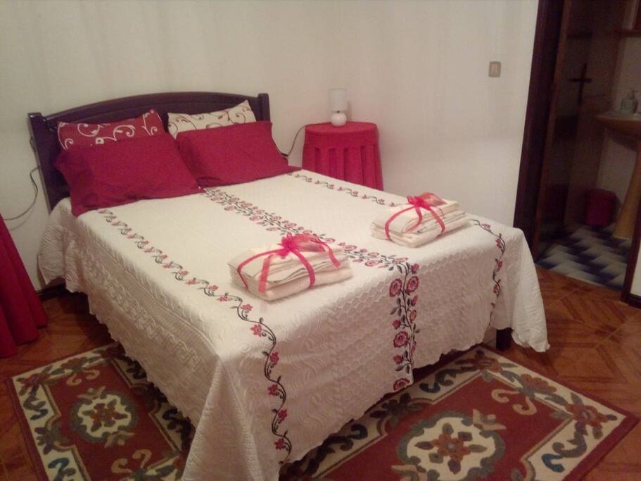 Bedroom w/private WC