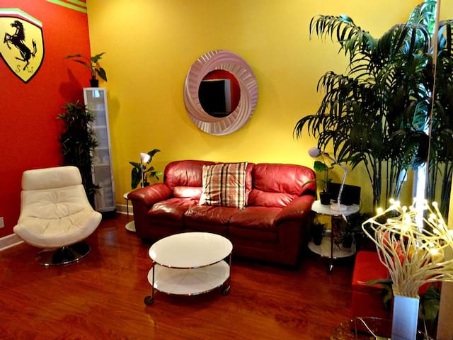 La Dolce Vita, Old Town!Steps to Duval! 3 blks bch