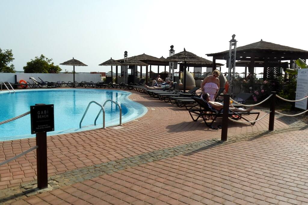 7 swimming pools