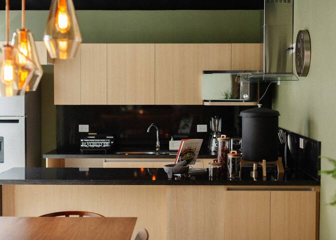 Exceptional Design 3Br PH | Prime Location gallery image 5