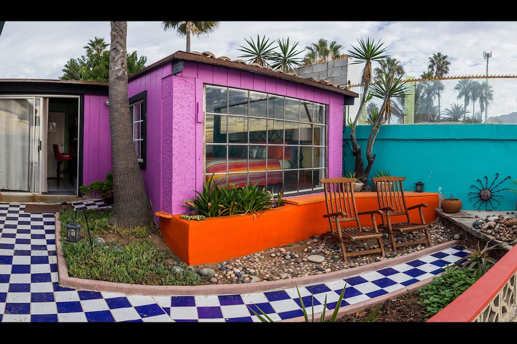 Charming and Cozy- "Casita on the Cliff". Private studio apt. with separate entrance and sublime ocean view.