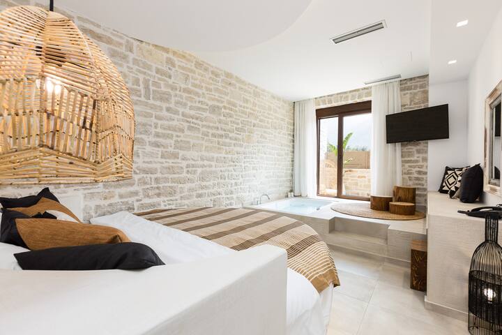 Beachfront villa with daily cleaning, sauna & gym gallery image 4