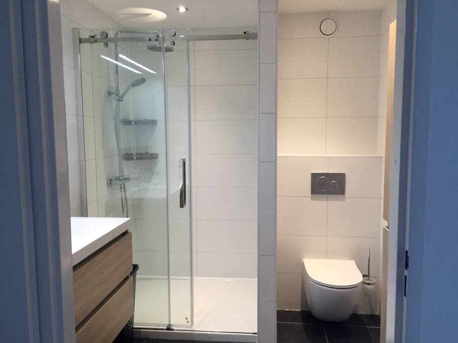 clean bathroom