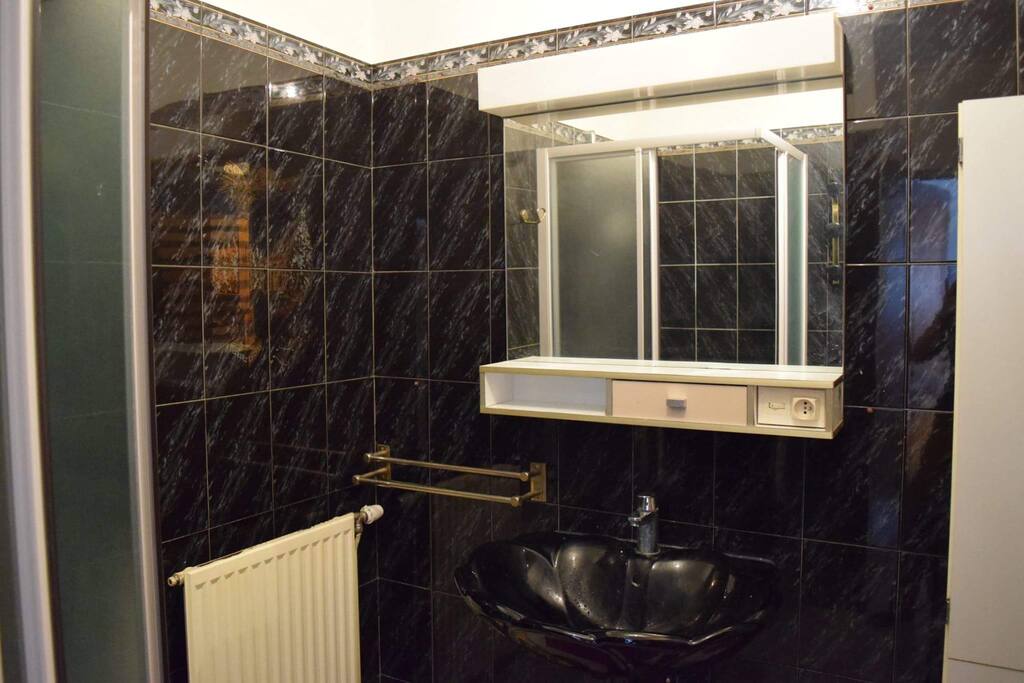 Salle de bain privative (à côté de la chambre)