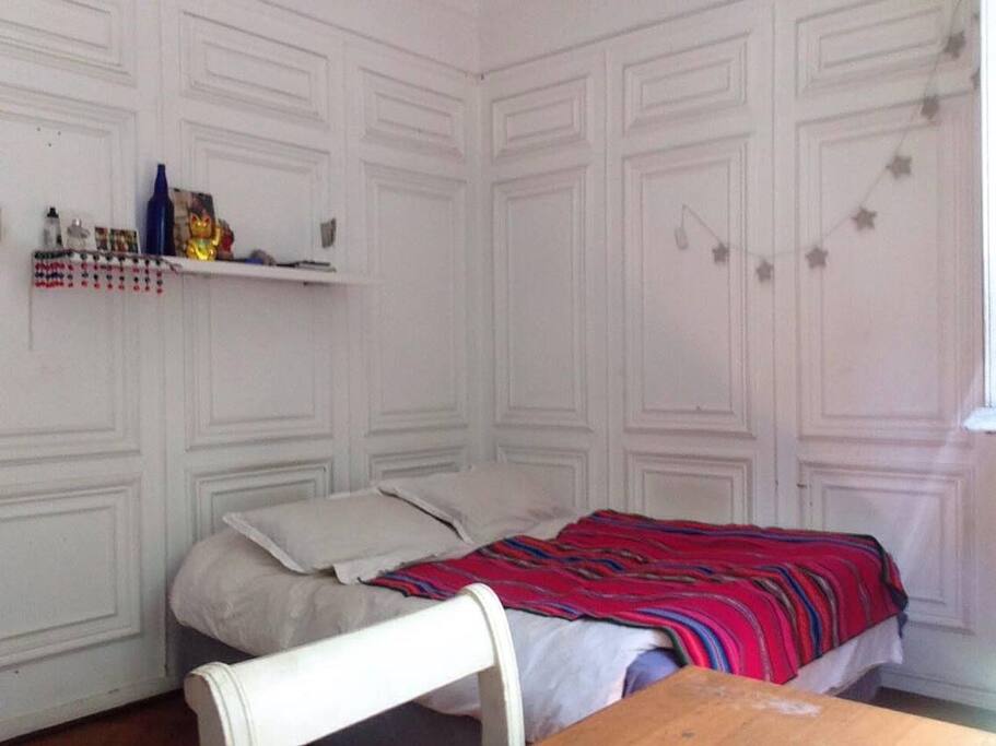 Amplia e iluminada pieza 3x3 metros, con closet, wifi y tv
