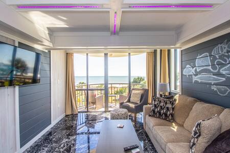 Newly Remodeled Queen Suite -  204 Meridian Plaza