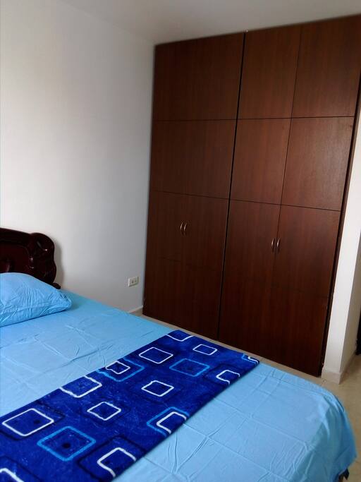 Habitación con baño de uso exclusivo.