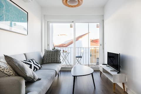 Propiedad de Airbnb exitosa: Quiet, Bijou Bolt-hole with Terrace by Plaza de Santa Ana en Centro