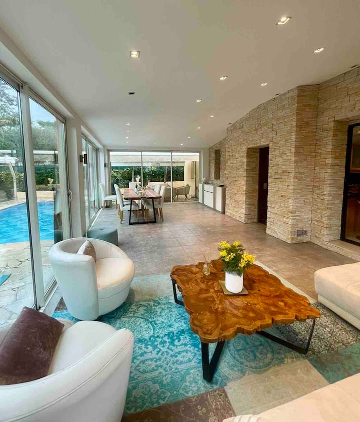 Superb Villa, Heated Pool,  Lush Gardens, Parking - Cannes