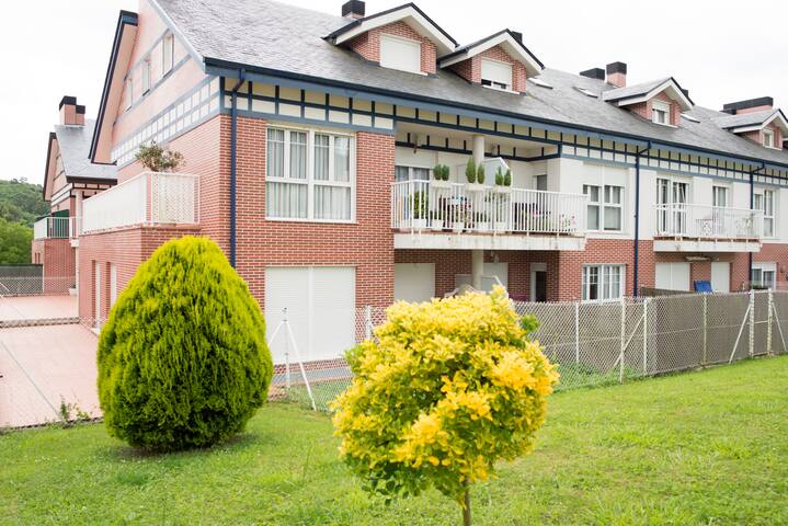 Bajo con jardín en Arce (11 Km de Santander)