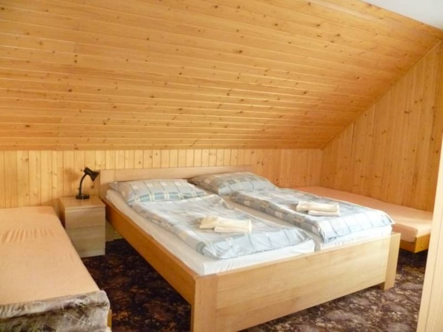 Pokoj pro 4 osoby.
Room for 4 people.