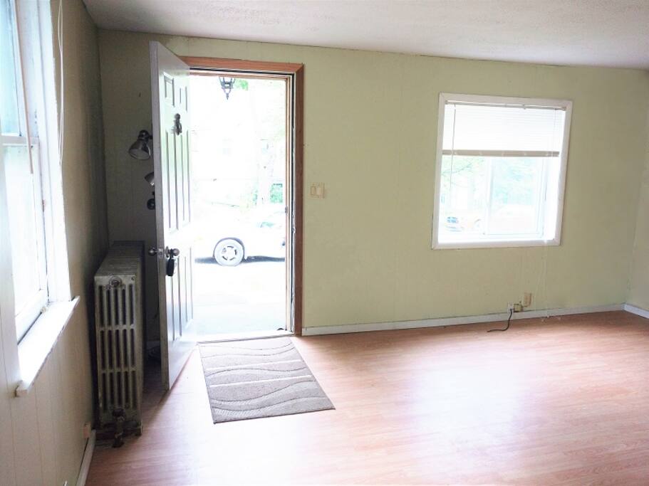 Front Entrance into Living Rm