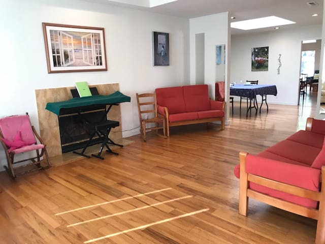 Cozy 2-Story Palo Alto House Near Downtown gallery image 2