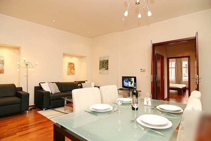 Old Town Square luxury apartment, amazing views! gallery image 3