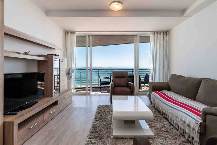 Stunning 3 bed in horizon bay with beautiful views gallery image 3