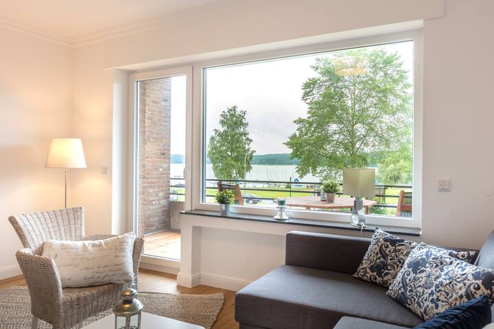 Apartment with balcony and lake view