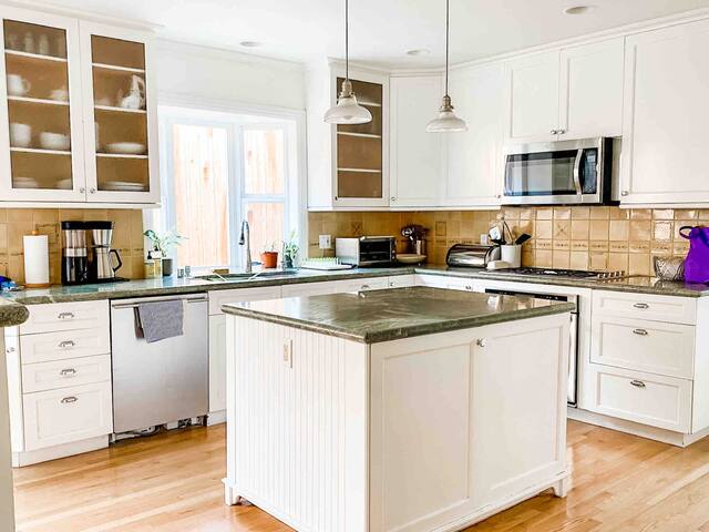 Happy Cheviot Hills Family Home gallery image 2