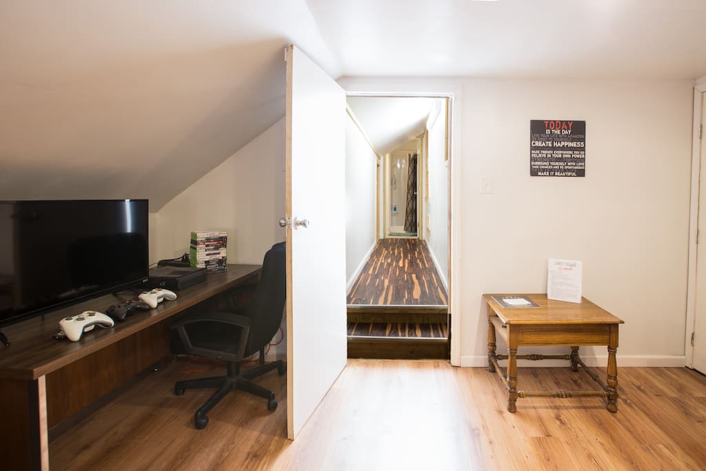 Entrance to hallway leading to private ensuite bathroom.