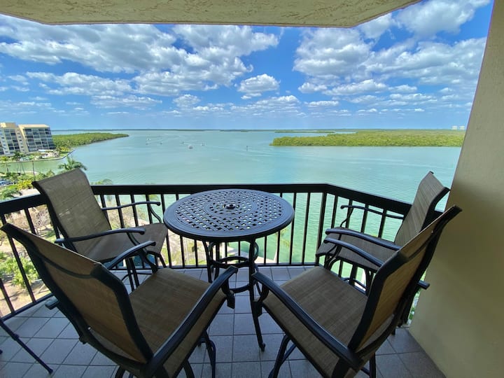 Bayside retreat with easy private beach access Condominiums for Rent