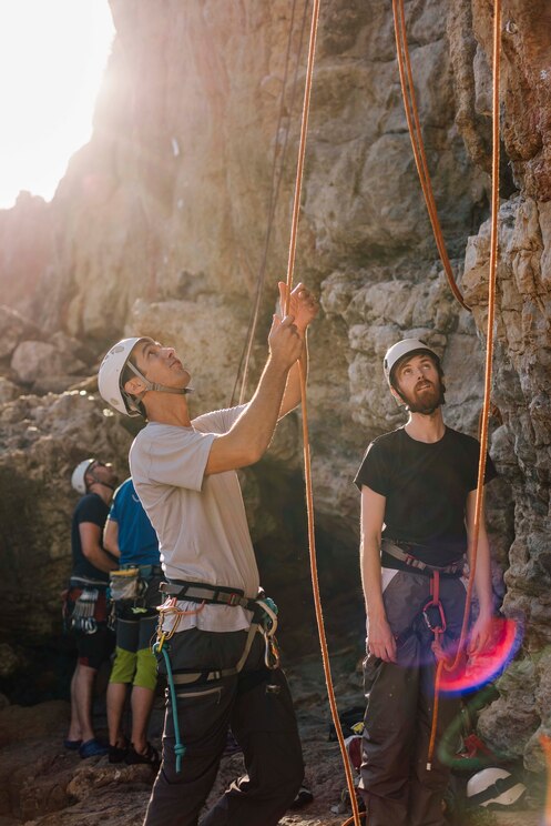 Show full-screen, host-provided image