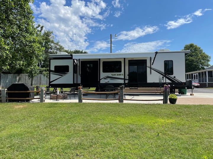 Heavenly Oasis to chill close to Smith Lake Marina