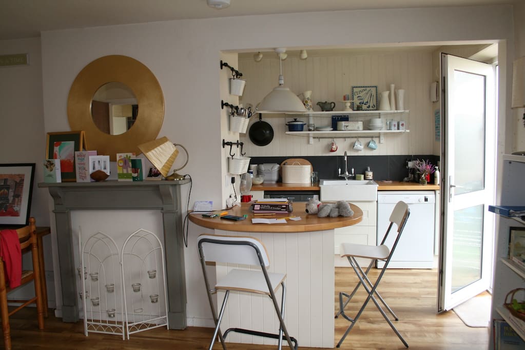 Open-plan living room/kitchen