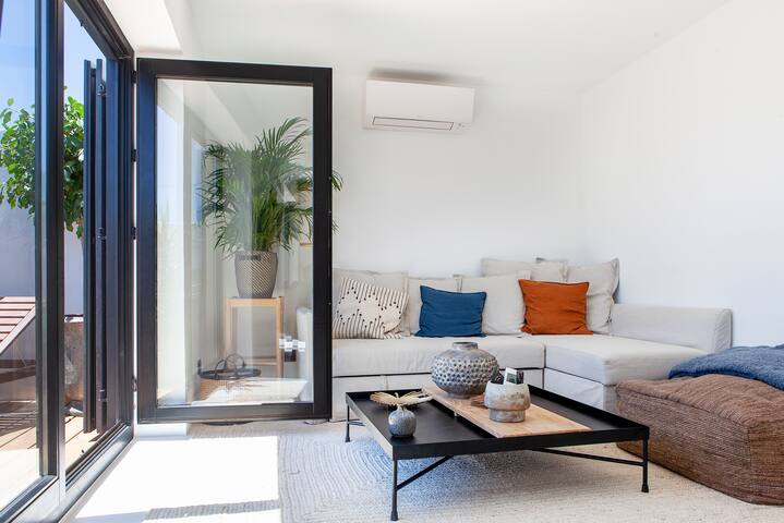 Cascais Fishing Cottage – Modern Entire House gallery image 5