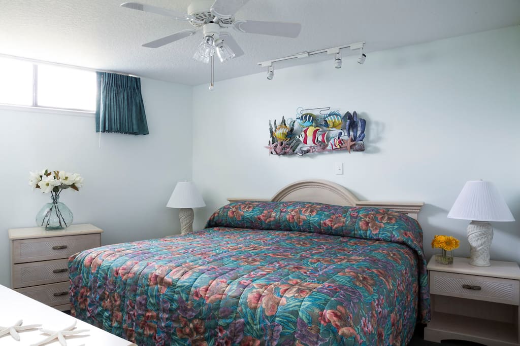 All photos are for reference only, colors of bedding, furniture, drapery and layout of actual unit may defer.
