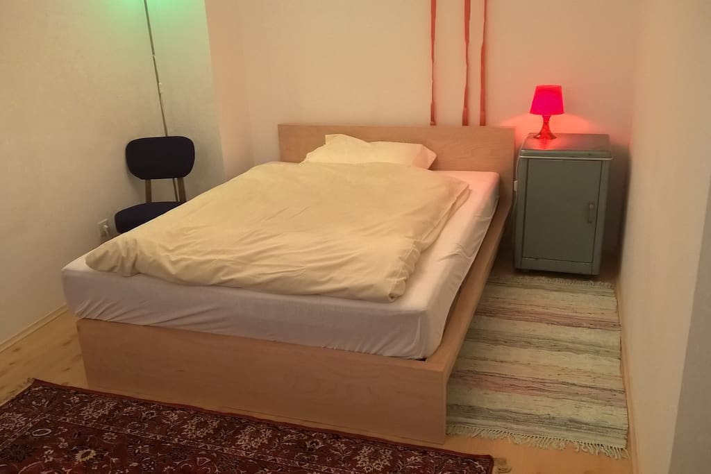 1 großes Bett