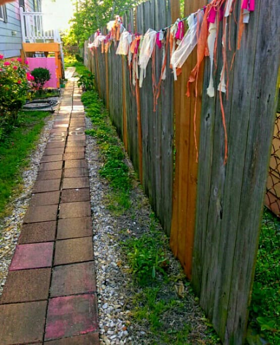 The path leading to the guest studio at the back.