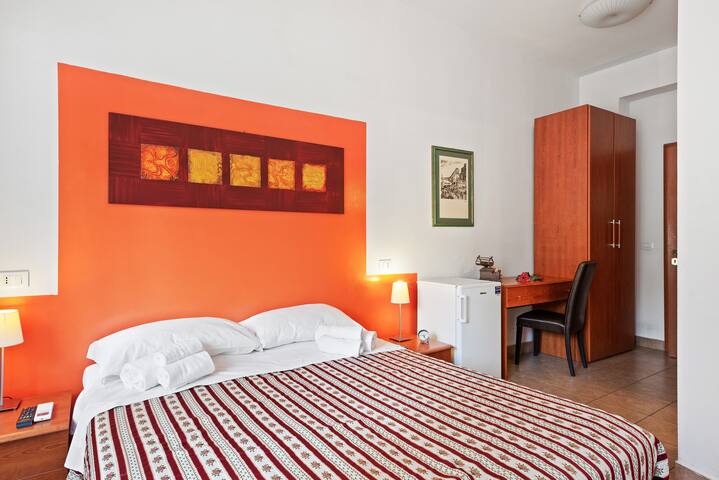 HOUSE TO VATICAN gallery image 2