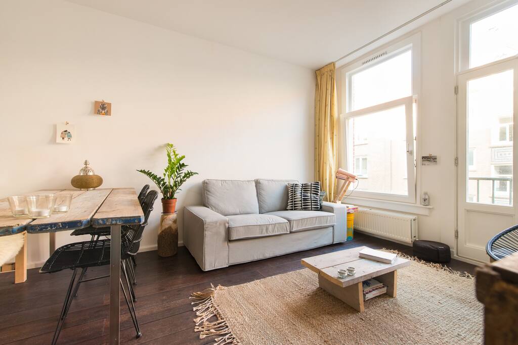 Livingroom and diningtable