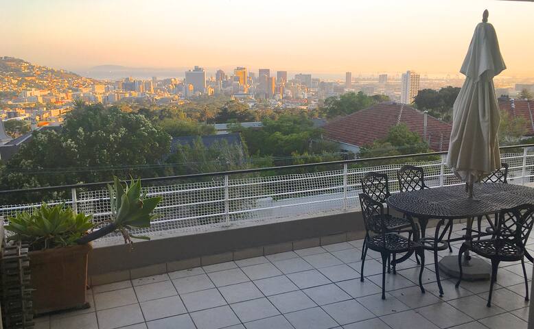 AMAZING Large Cape Town Flat, WOW Views Quiet SAFE gallery image 3