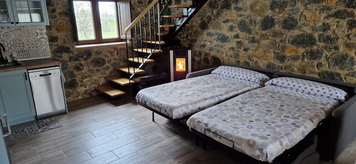 Sofa s 2 kreveta za jednu osobu i neovisnim krevetima od 90×1,95.