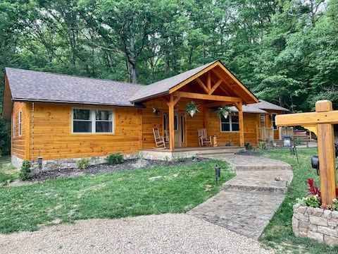 Secluded cabin in Elkton