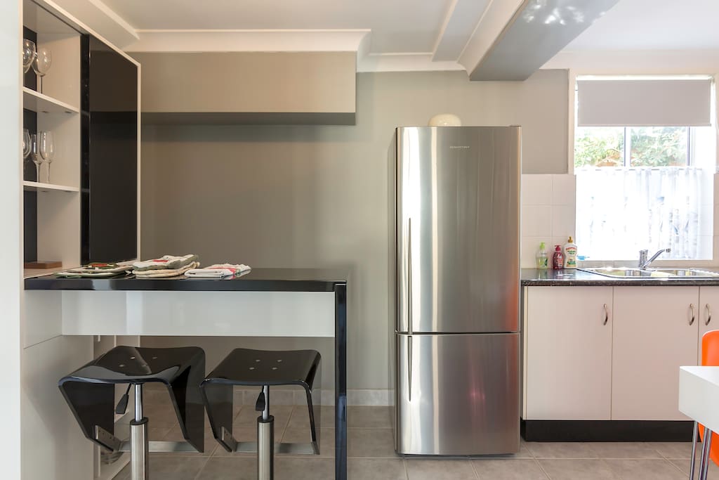 kitchen area showing breakfast bar