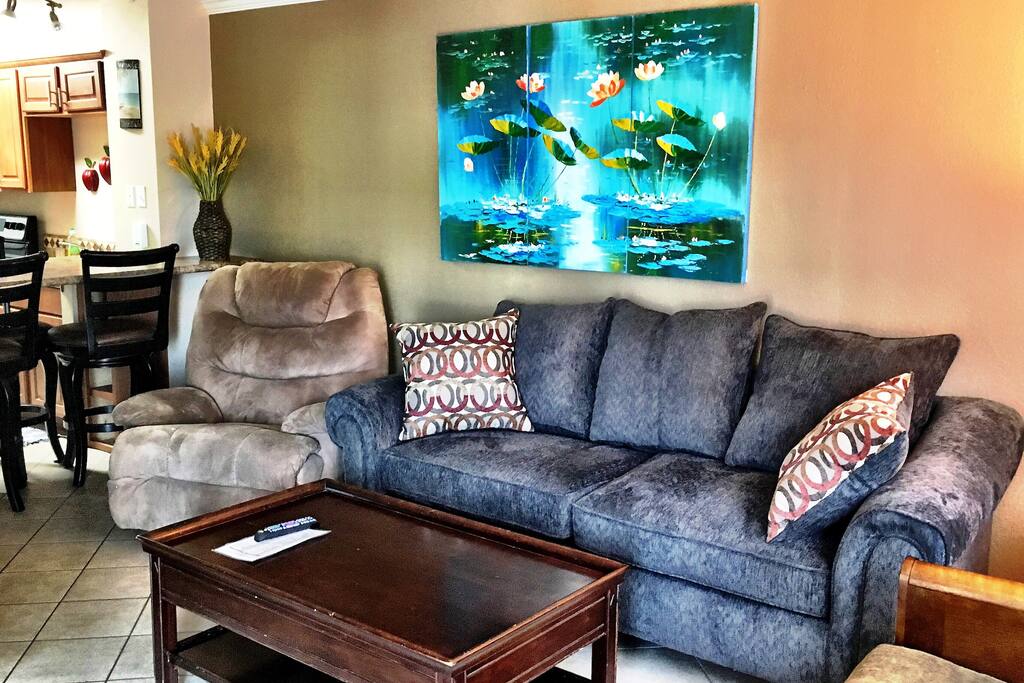 Living area w/sofa bed