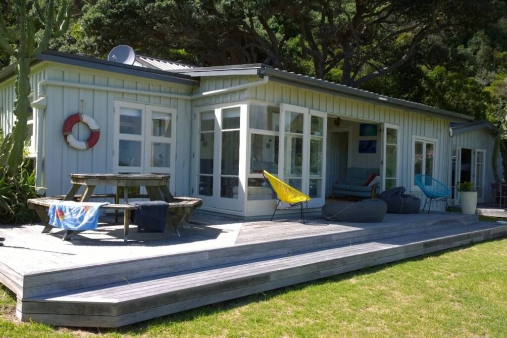 Full deck facing Piha Beach